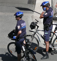 Policiers &agrave; v&eacute;lo